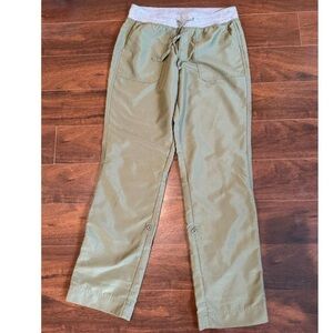 Super comfy straight leg green cargo pants with elastic waist